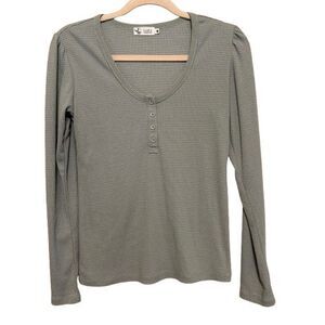 Carve Designs Shirt Womens Small Gray Striped Henley Emma Casual Athleisure